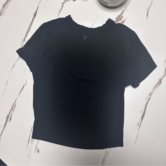 Aritzia TNA Black Contour Crop Top Size XS Buttery Soft Short Sleeves Women - Picture 3 of 6